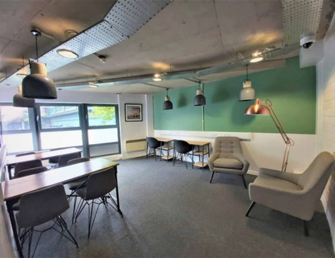 Functional student room perfect for studying in 