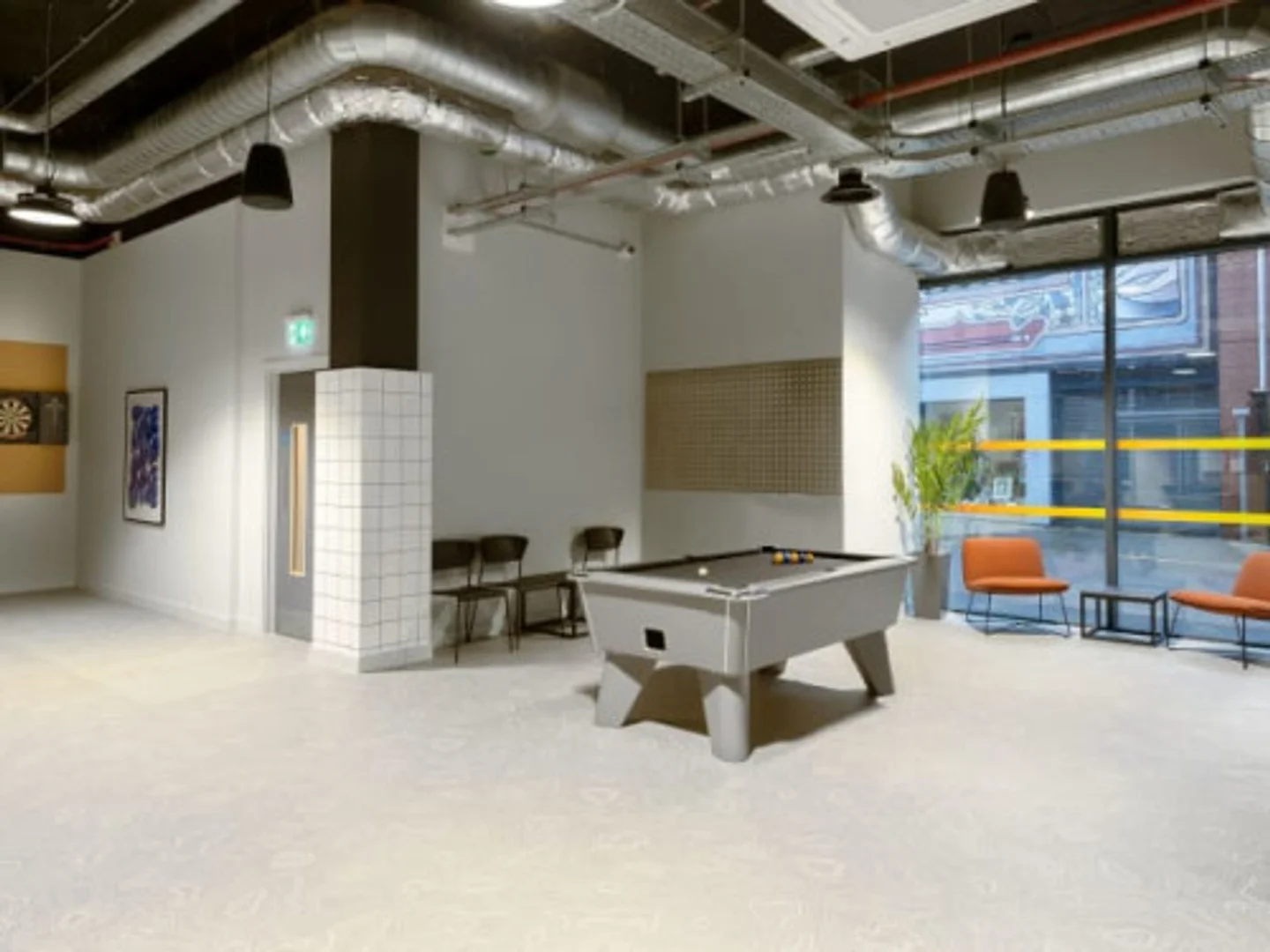 Functional student room perfect for studying in 