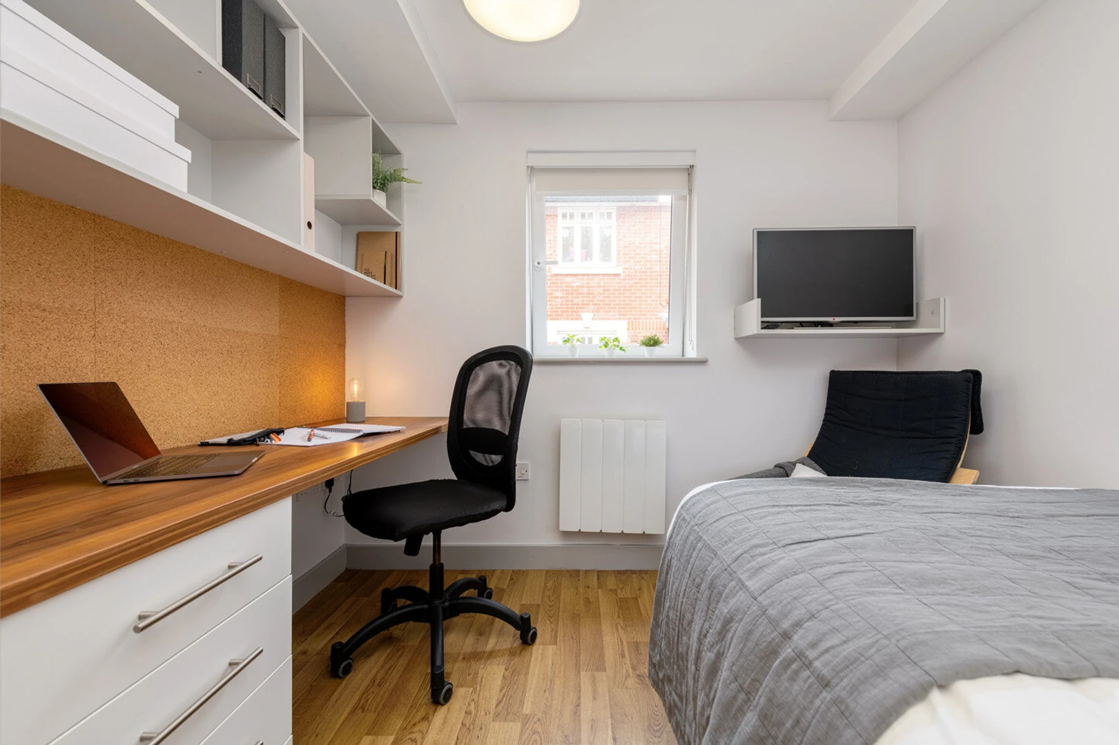 Very bright studio for rent in Portsmouth
