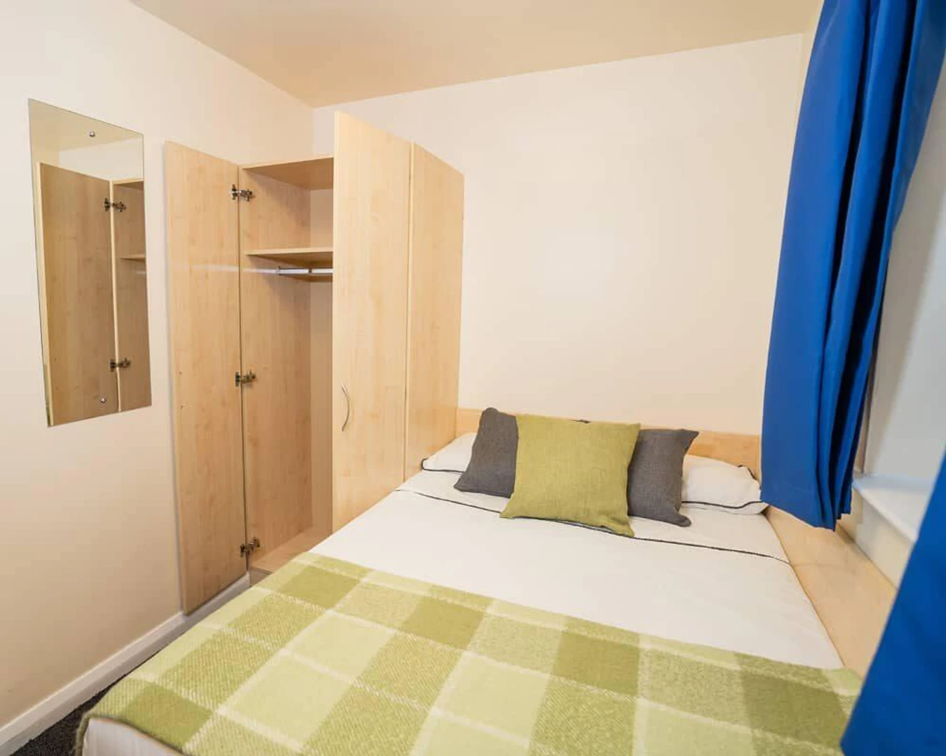 Room for rent in a shared flat in Birmingham