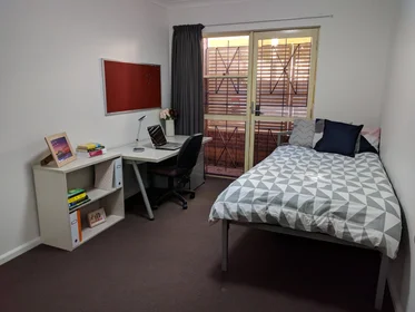 Studio at 12 Boundary Street, image 13 of 20