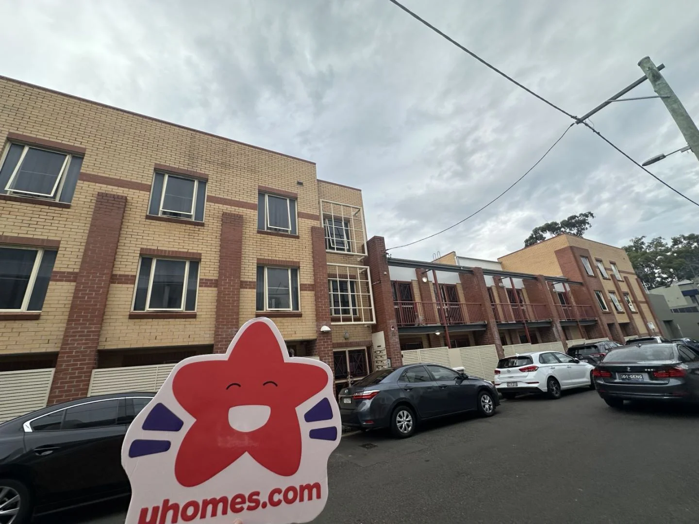 Chic studio apartment near campus in 