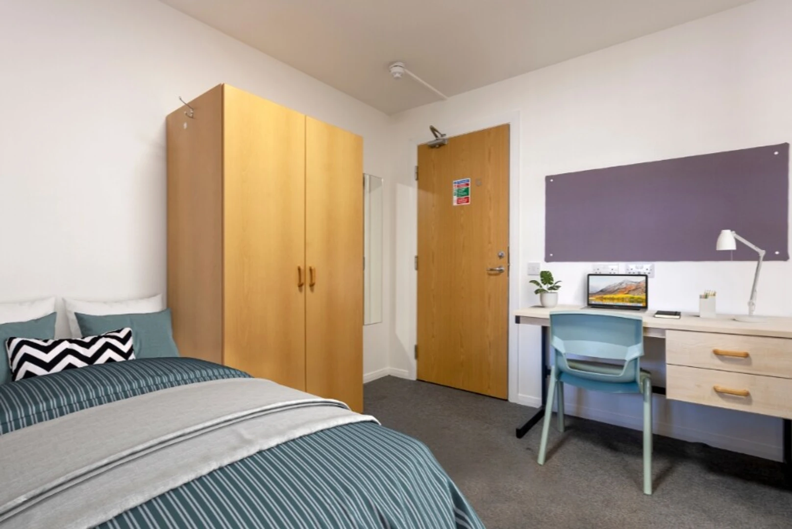 Cheap private room in Aberdeen