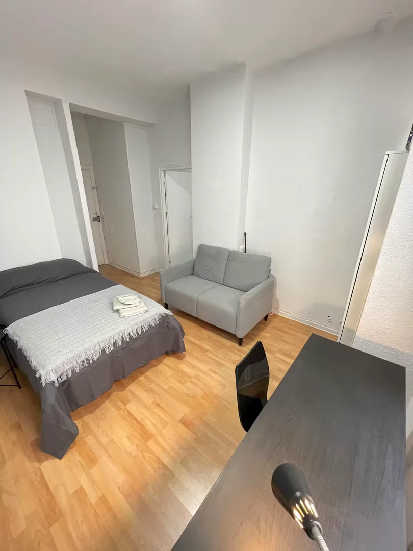 Cozy room for students available in 