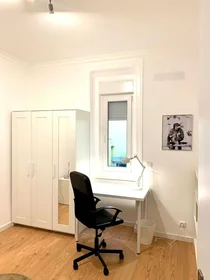 Privatzimmer in der Rua Barão de Sabrosa, Lisbon, bild 1 von 10