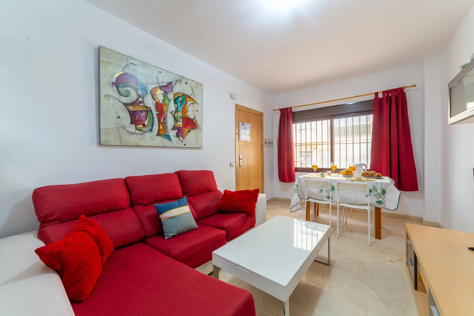 Modern and bright flat in Almeria