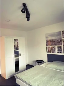 Quarto privado em Münchener Str., 60329 Frankfurt am Main, Germany, imagem 2 de 7