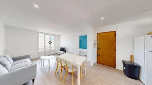 Quarto privado em Rue Paul Bourget, Quartier Capuche-Alliés, imagem 1 de 10