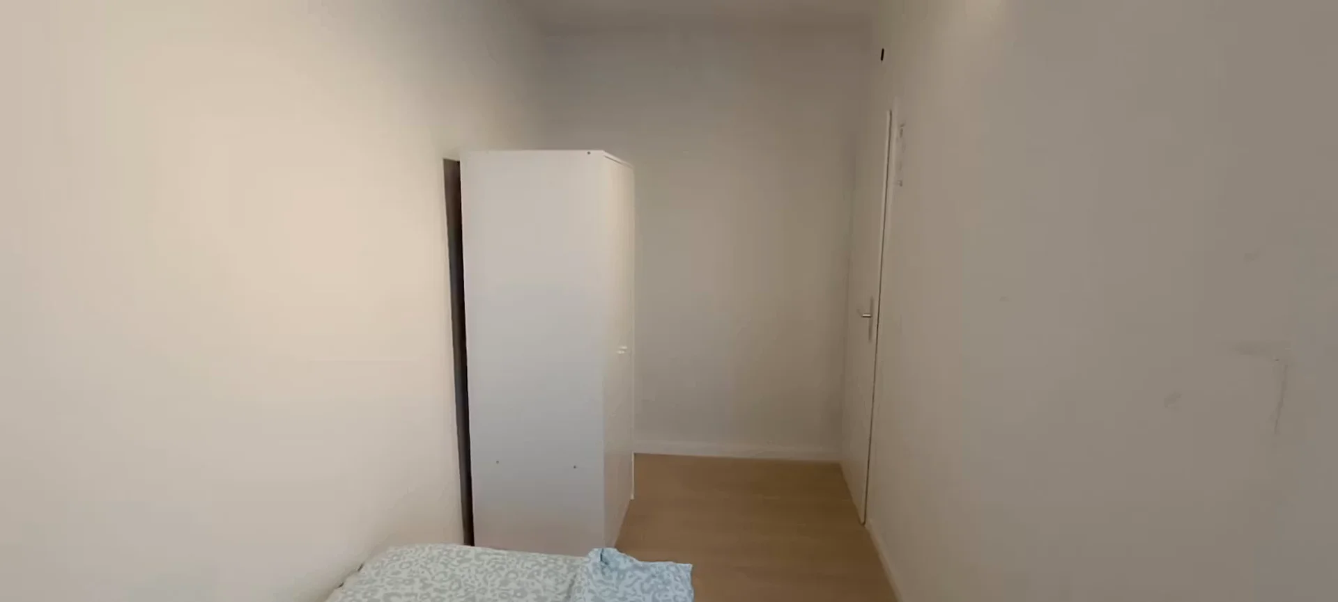 Camera per studenti economica con posizione comoda a 
