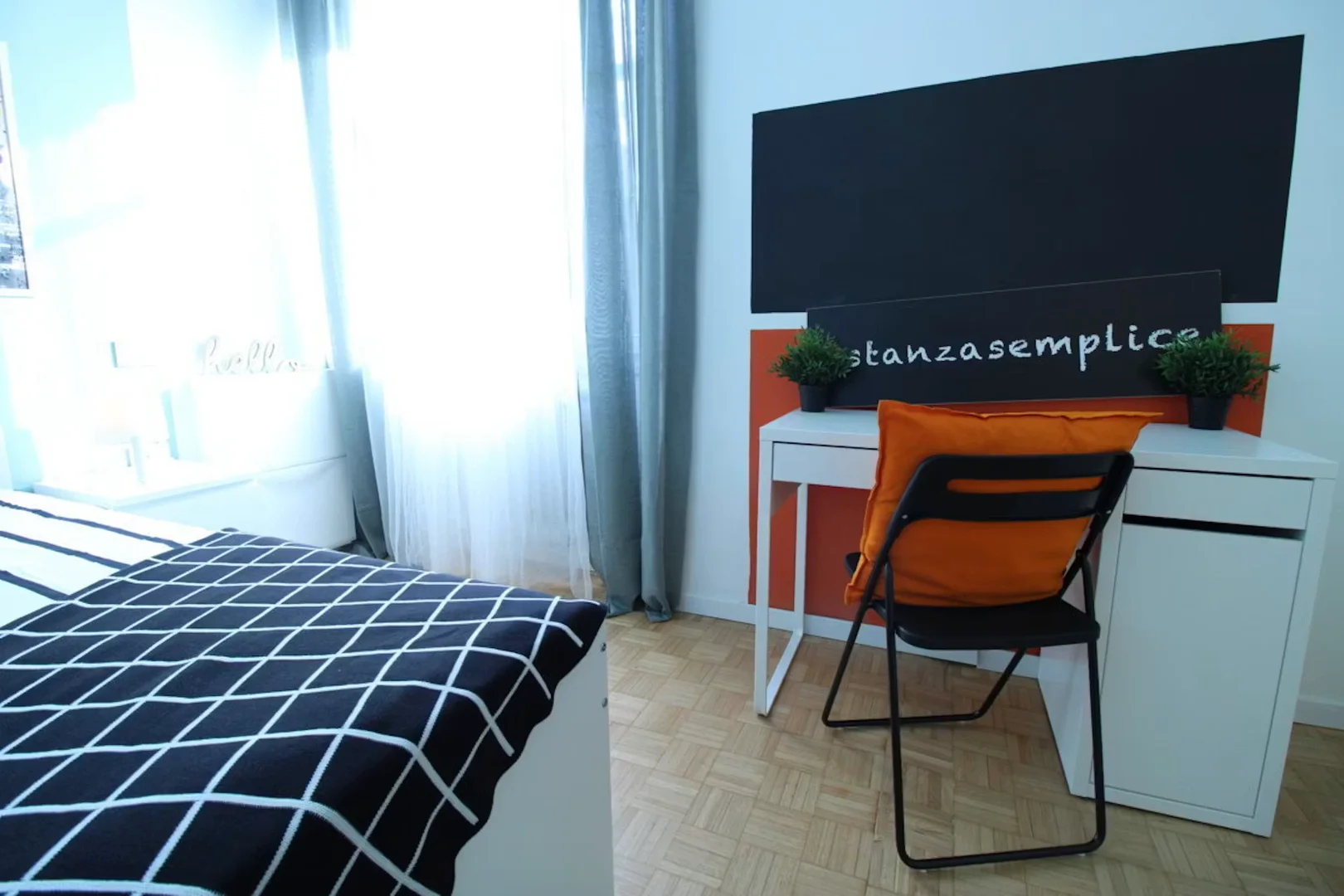 Student-friendly room in with modern amenities