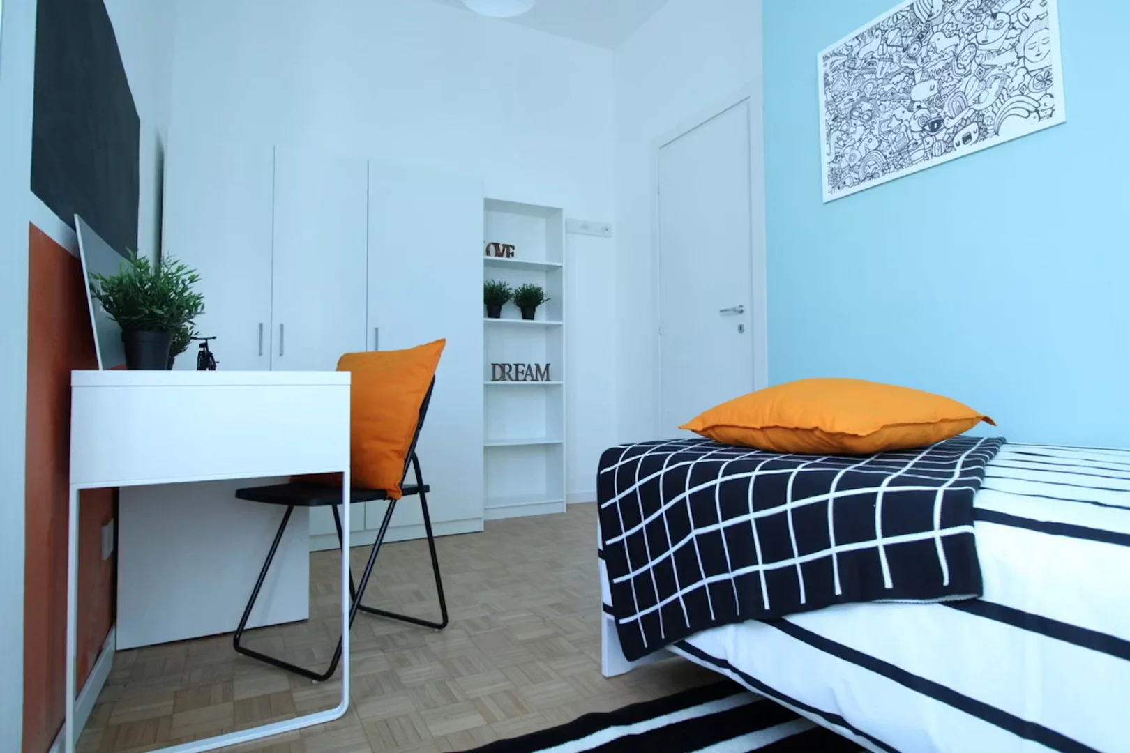 Room for rent in student apartment in , fully furnished