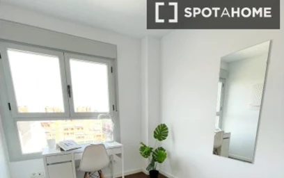 Privatzimmer im Wohnheim in der Pl. la Poesía, bild 3 von 19