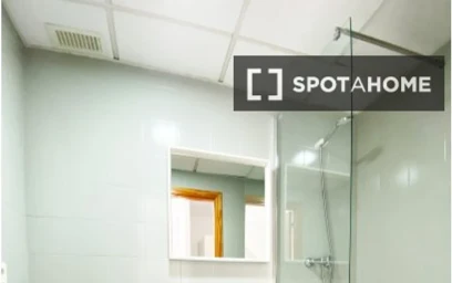 Privatzimmer im Wohnheim in der Pl. la Poesía, bild 7 von 19