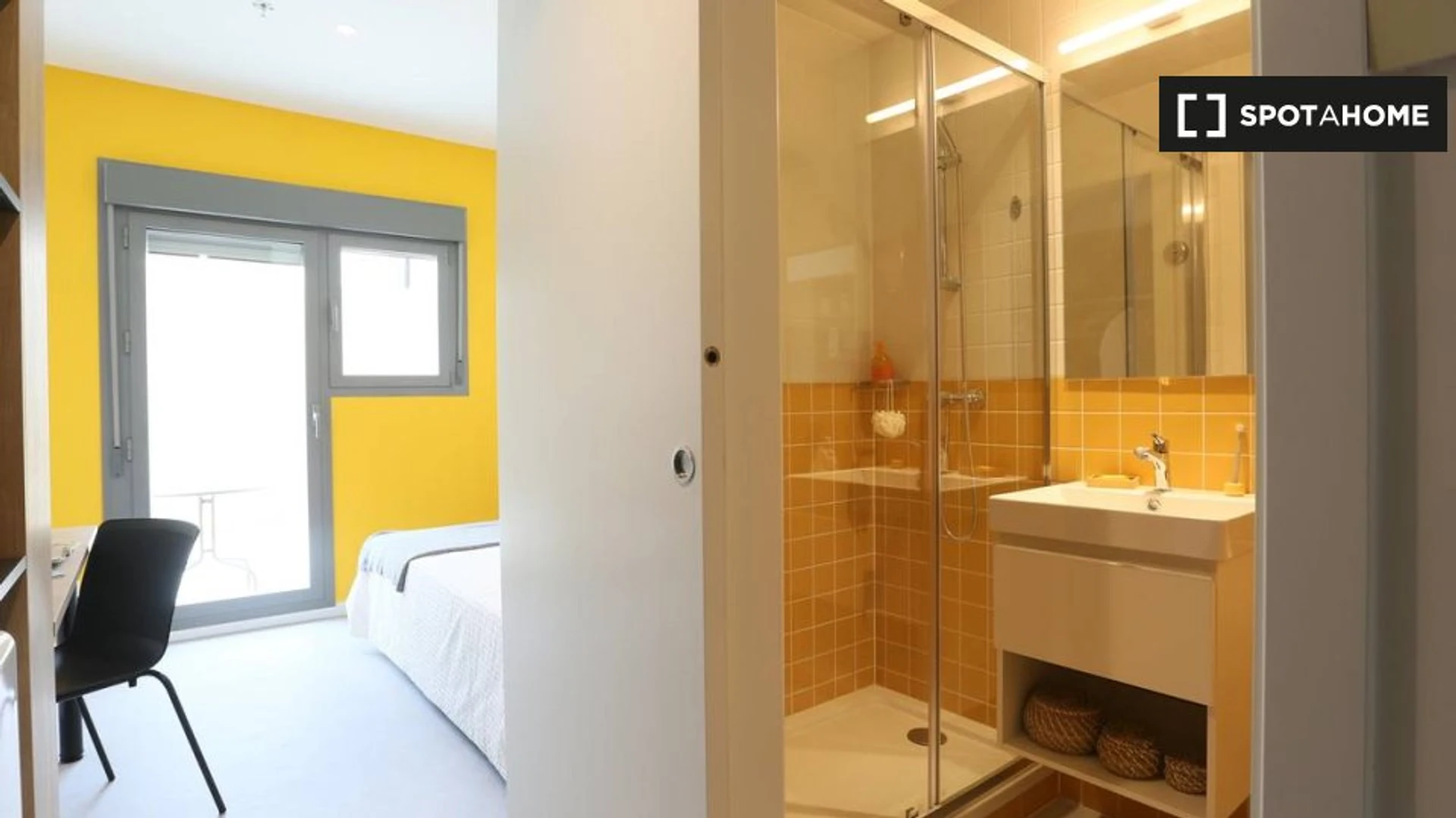 Renting rooms by the month in Seville