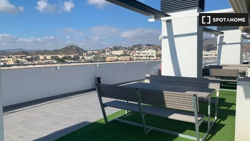 Habitación privada muy luminosa en Málaga