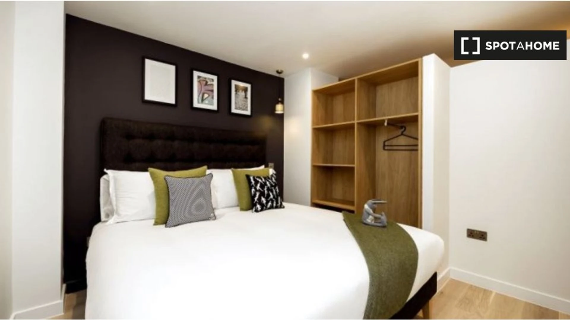 Two bedroom accommodation in Edinburgh