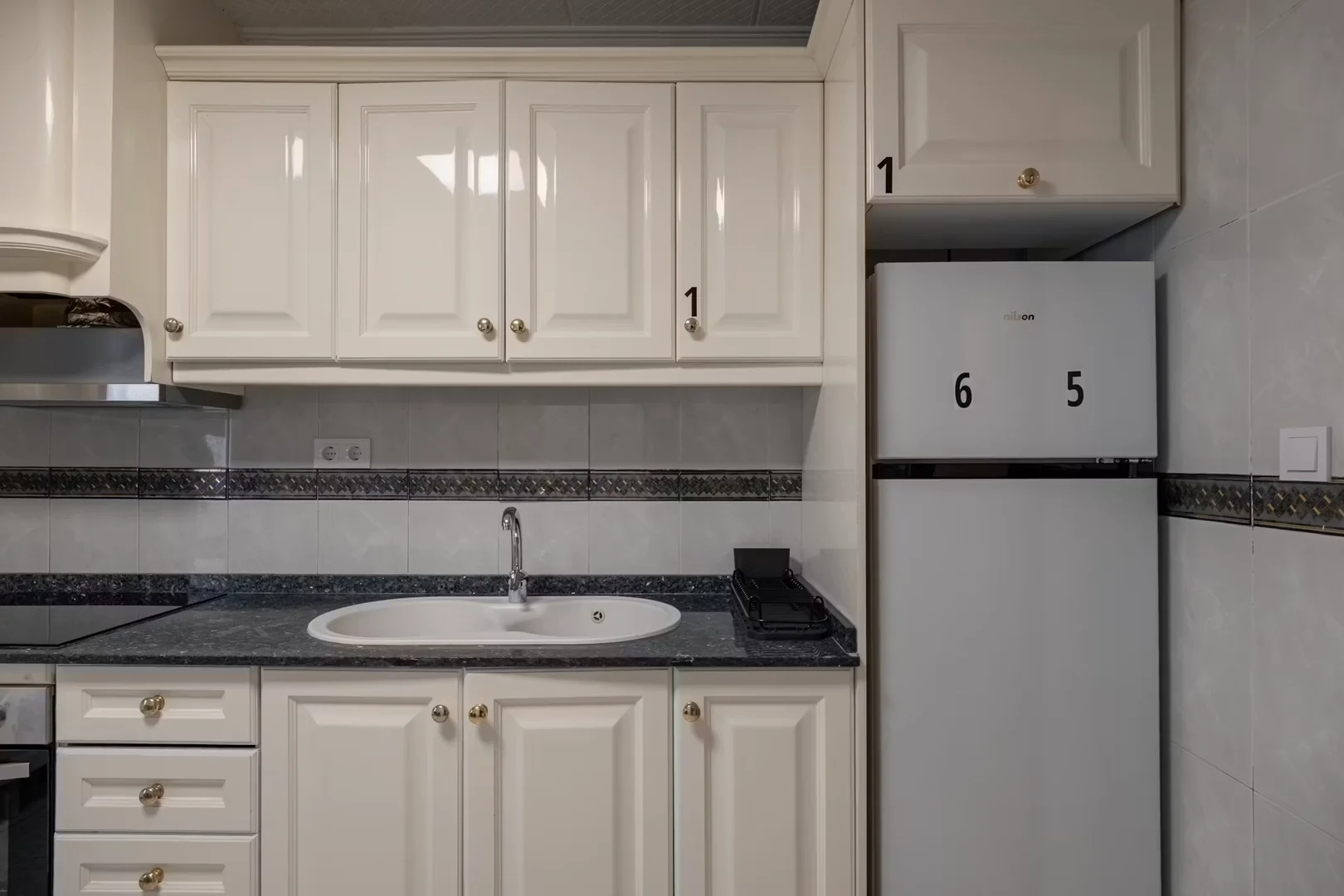 Quarto para alugar em apartamento de estudantes em , totalmente mobilado