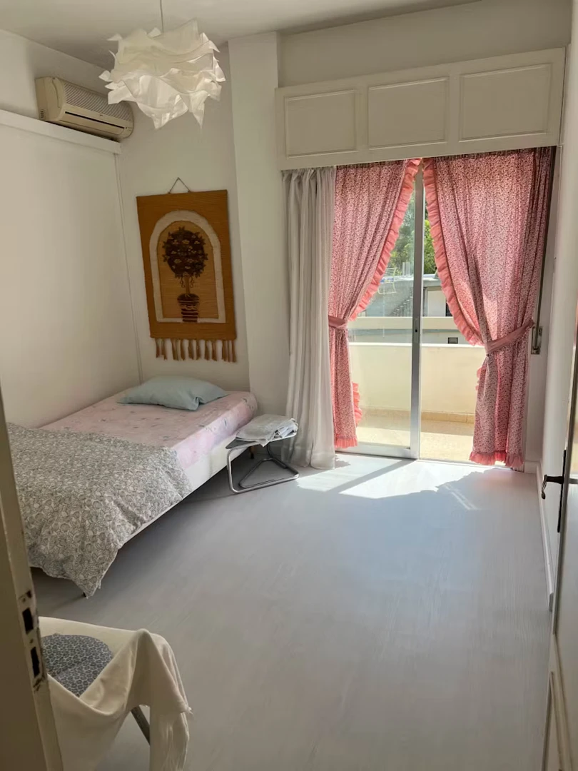 Chambre à louer dans un appartement en colocation à Nicosie