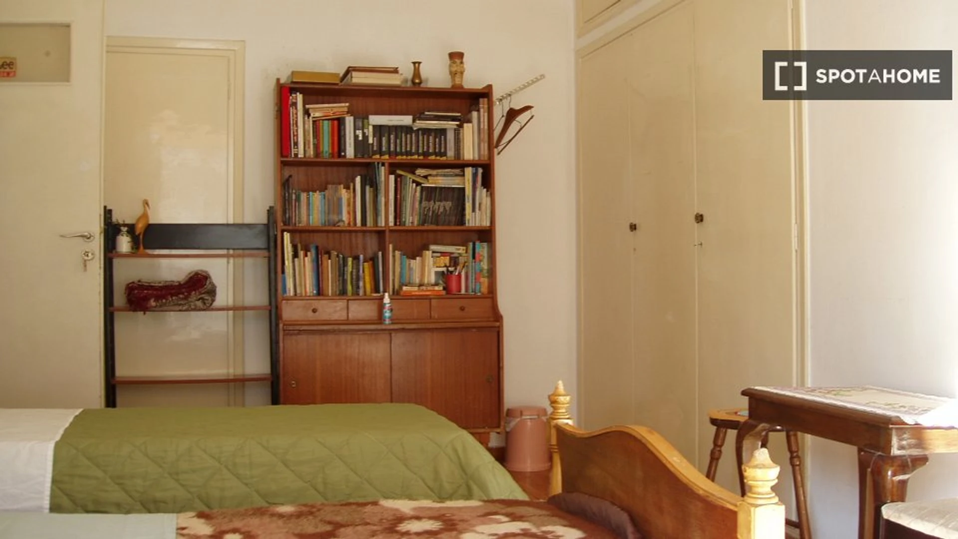 Alquiler de habitación en piso compartido en Atenas