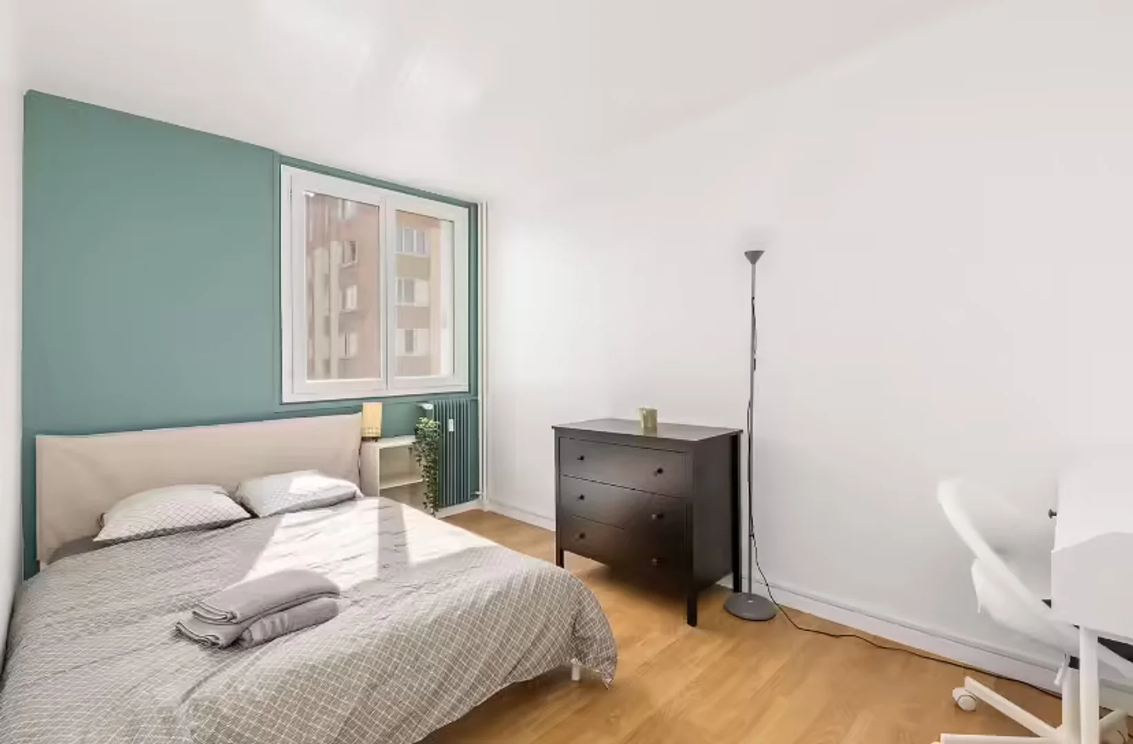 Student-friendly room in  with modern amenities