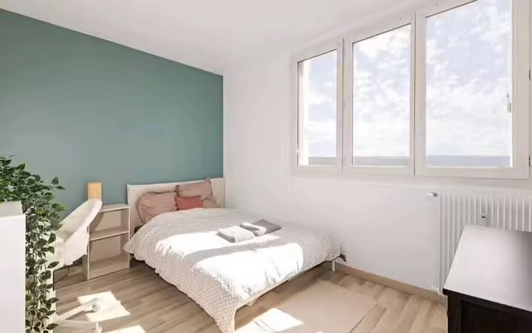 Student-friendly room in  with modern amenities