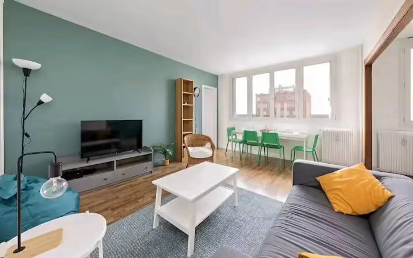 Comfortable and spacious student room in 
