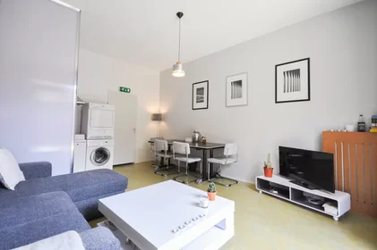 Alojamiento entero en Waterjufferstraat, Kralingen-Crooswijk, imagen 1 de 10