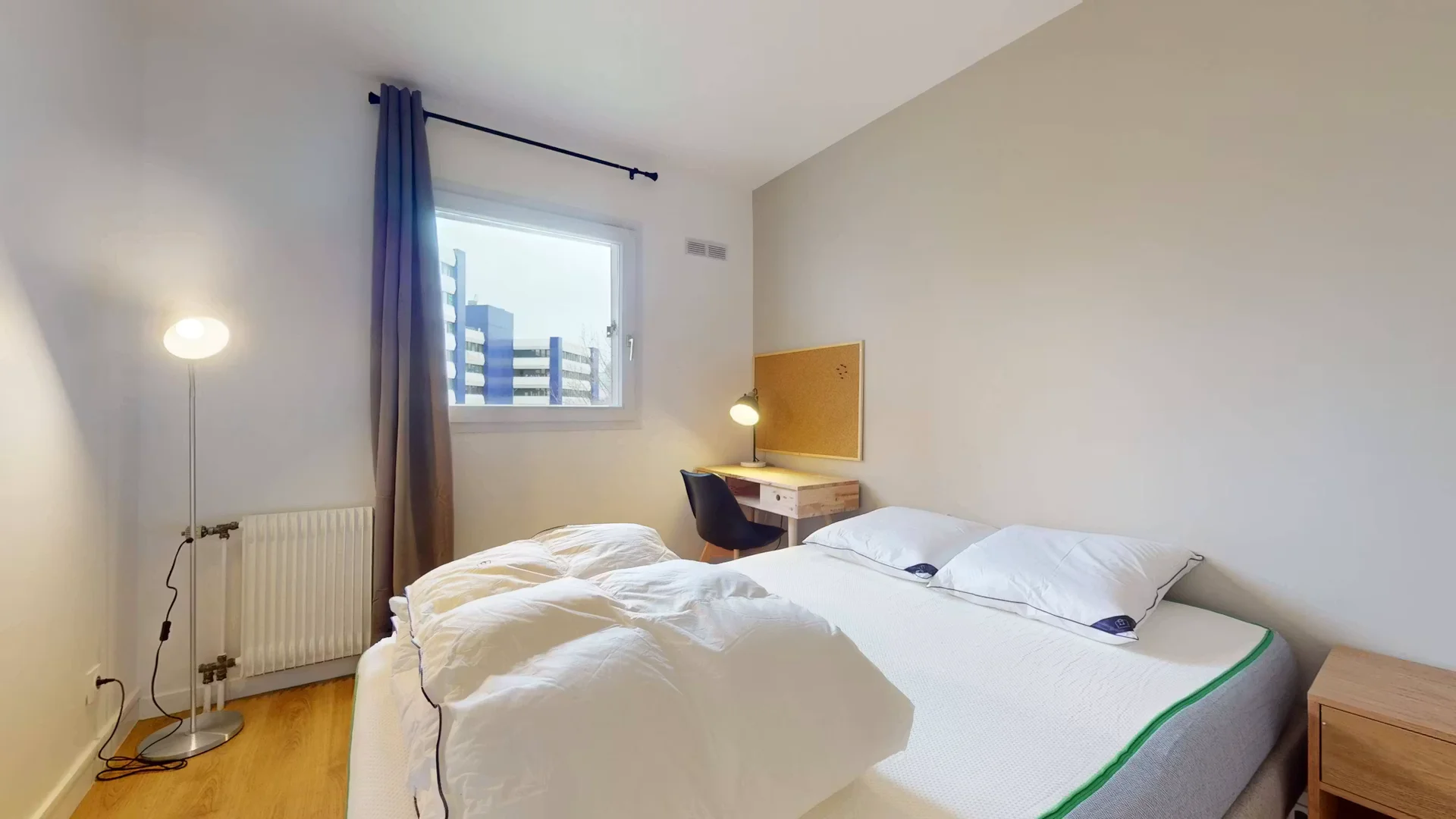 Quarto para alugar em apartamento de estudantes em , totalmente mobilado
