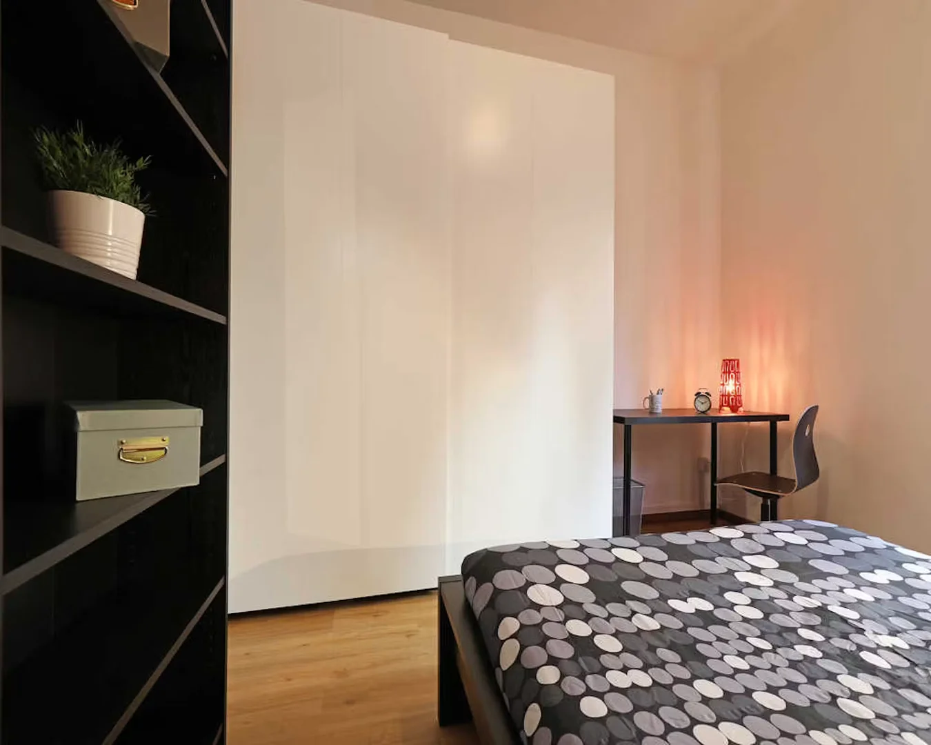 Chambre d'étudiant fonctionnelle parfaite pour étudier dans