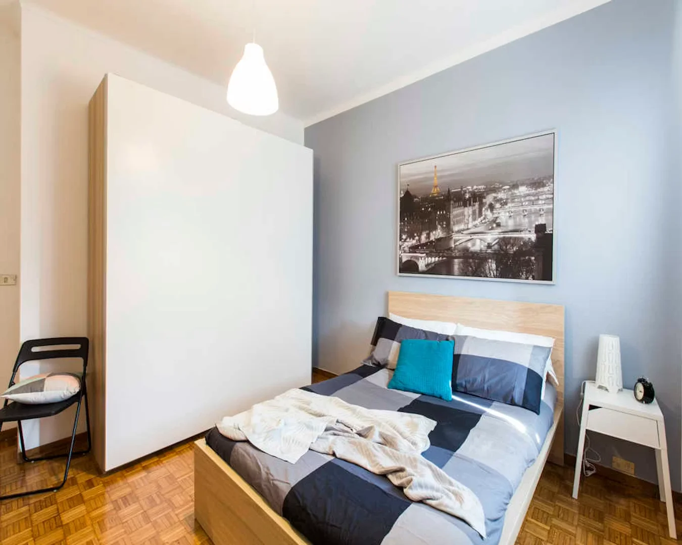 Habitación asequible para estudiantes con buena iluminación en