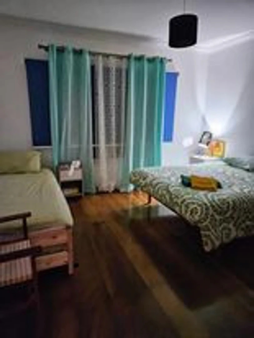 Alojamiento con 3 habitaciones en Ponta Delgada