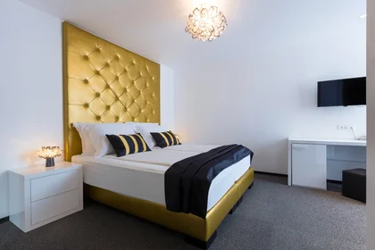 Quarto privado em Ulica Antuna Branka Šimića 33, imagem 1 de 8