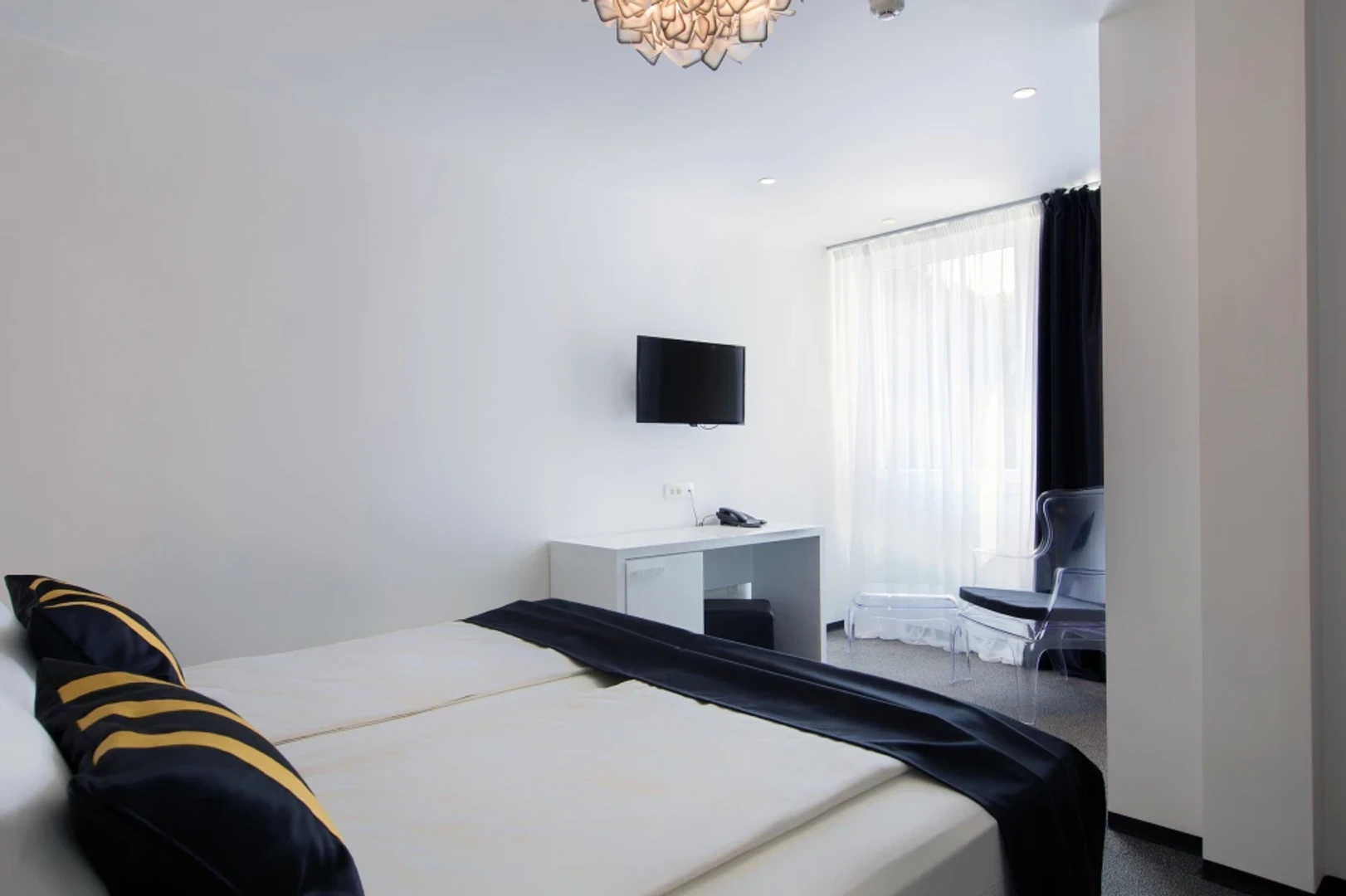 Bright private room in Split