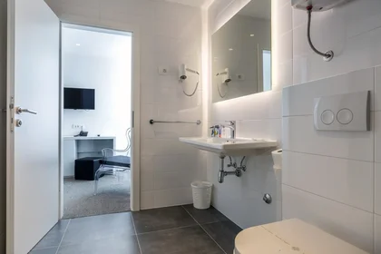 Quarto privado em Ulica Antuna Branka Šimića 33, imagem 4 de 8