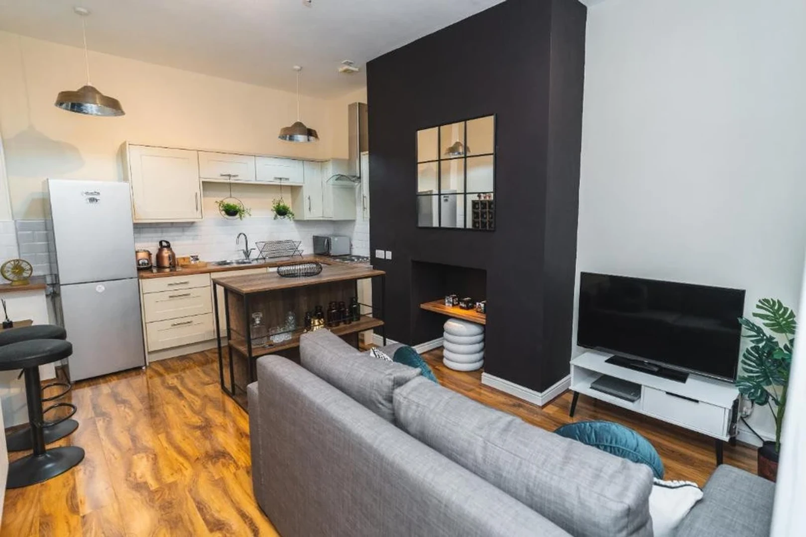 Accommodation with 3 bedrooms in Liverpool