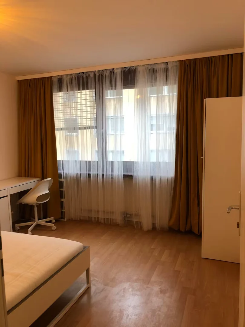 Habitación estudiantil económica con ubicación conveniente en 
