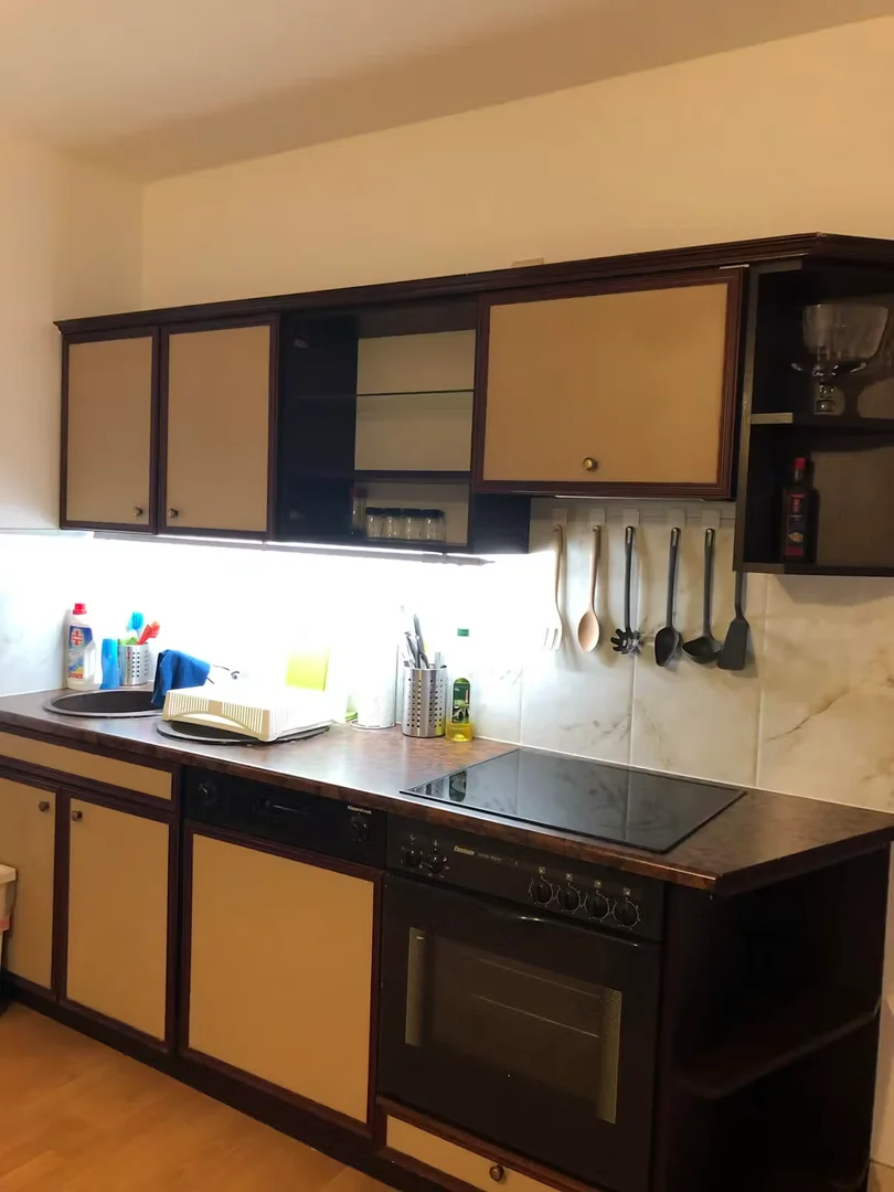 Camera per studenti economica con posizione comoda a 