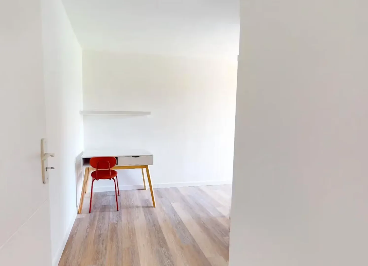 Habitación estudiantil económica cerca del campus en