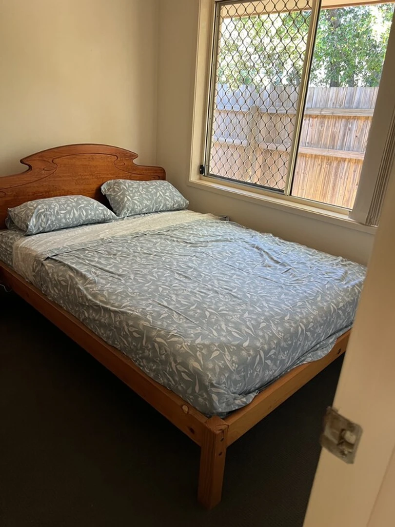 Renting rooms by the month in Brisbane