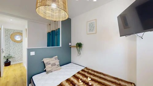 Privatzimmer in der 8 Rue Massenet, 31400 Toulouse, France, bild 1 von 3