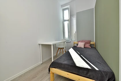 Chambre à louer dans un appartement en colocation à Łodz