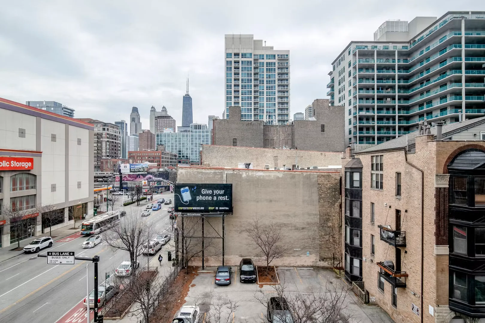 W Chicago Ave, Near North Side