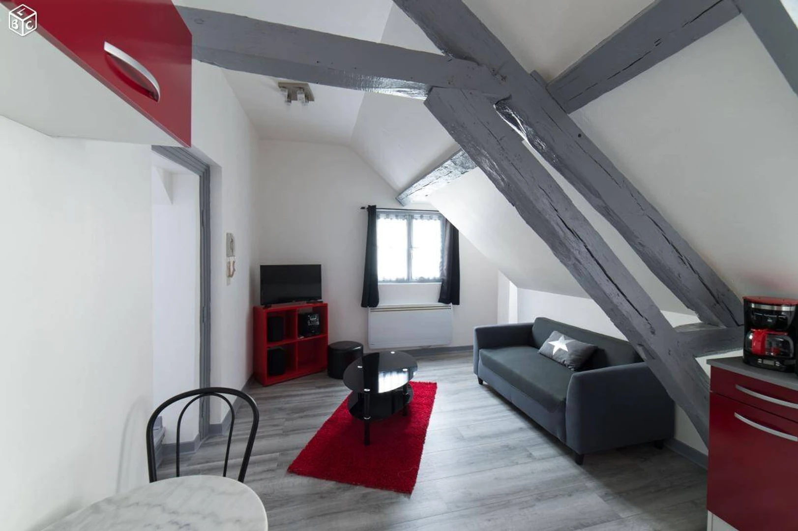 Bright private room in Troyes