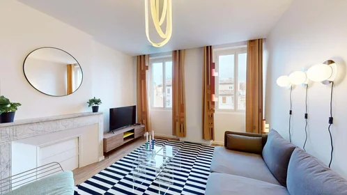 Chambre privée à 60 Rue Grignan, 13001 Marseille, France, image 14 de 20
