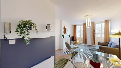 Chambre privée à 60 Rue Grignan, 13001 Marseille, France, image 17 de 20