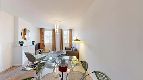 Chambre privée à 60 Rue Grignan, 13001 Marseille, France, image 18 de 20