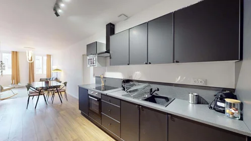 Chambre privée à 60 Rue Grignan, 13001 Marseille, France, image 19 de 20