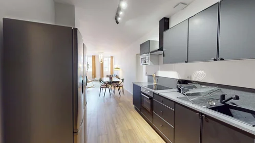 Chambre privée à 60 Rue Grignan, 13001 Marseille, France, image 20 de 20