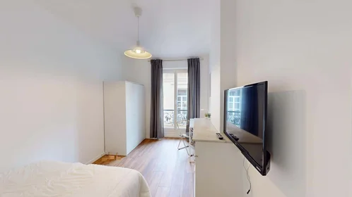 Chambre privée à 60 Rue Grignan, 13001 Marseille, France, image 4 de 20