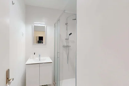 Chambre privée à 60 Rue Grignan, 13001 Marseille, France, image 7 de 20